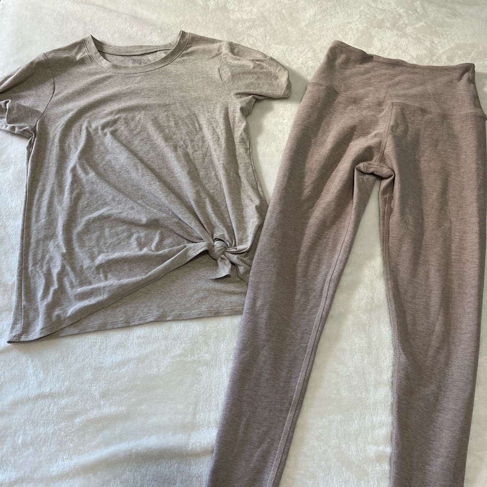 Beyond Yoga Chic Knot Tee and Spacedye Caught in the Midi Leggings Set Chai XS/S